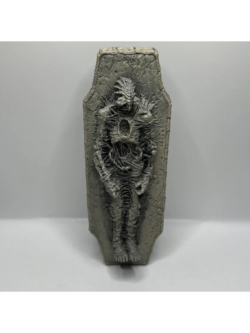 2004 Aliens vs Predator McFarlane AVP Figure Tomb Sarcophagus 7.5